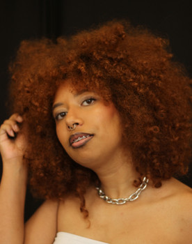 Ana Queizia as Personagem 3