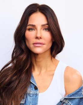 Rebekah Graf as Donna Benedettio