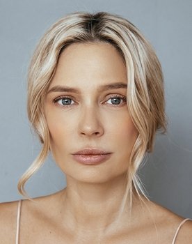 Natalya Rudova as секретарша депутата Наташа