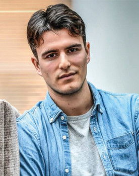 Conner Rousseau as Konijn