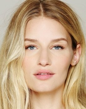 Linda Lapinsh as Zhenya
