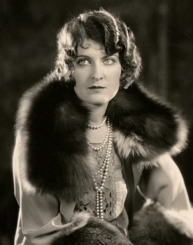 Alyce Mills as Ledda Perrin