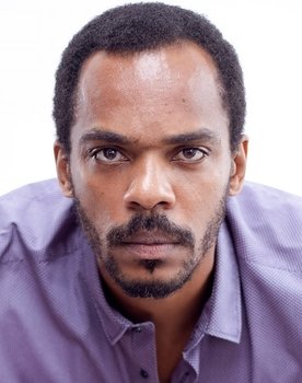 Rocco Pitanga as Antônio