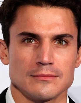 Álex González as Andrés