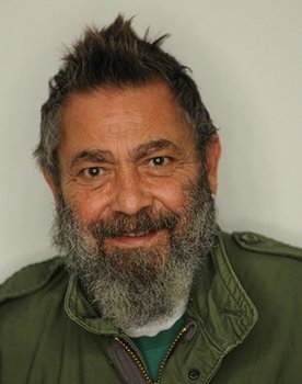 Ertunç Şenkay as Sahildeki Rejisör