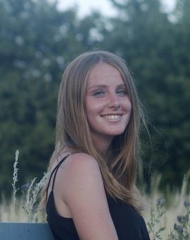 Luisa Schmitt as Girl
