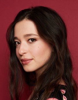 Mikey Madison as Liza