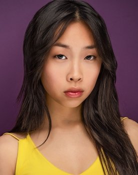 Emmy Liu-Wang as Ivy Chen