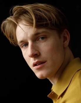 Louis Hofmann as Tom Sawyer