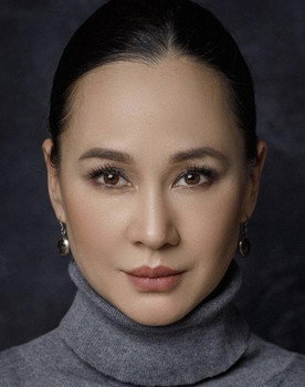 Yevgeniya Igumnova as Дана