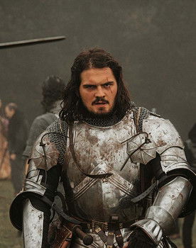 Dévon-Taylor Gómez as Royal Guard #1