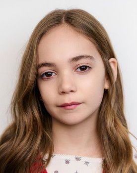 Lucy Turnbull as Charlotte