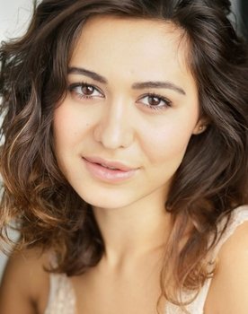 Tahmina Rafaella as Leyli