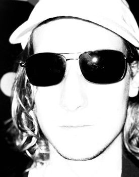 Luca Mathies as Priester