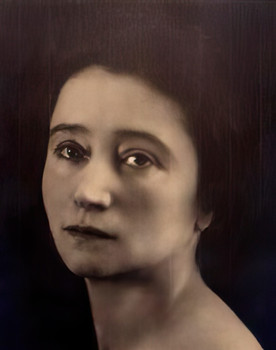 Magdeleine Bérubet as Nénesse - la Belle-Mère (segment "La gourmandise")