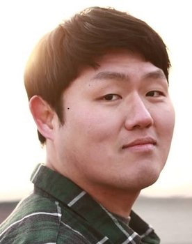 Won Geun-su as Class of 1994 Senior