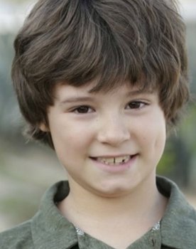 Cesar Borges as César Sardes (Young)