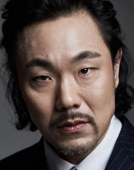 Lee Kyu-sub as [Thug in parking lot car wash area]