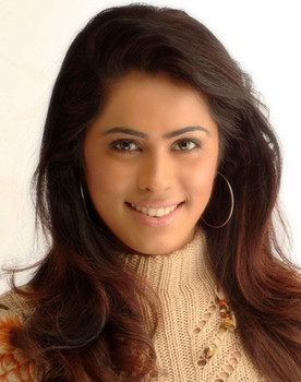 Priya Manjunathan as Sathya (Nandhini's friend)