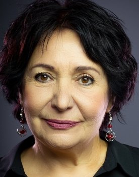 İnci Şen as Remziye