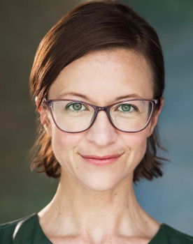 Joanna Walchuk as Emily Swanson