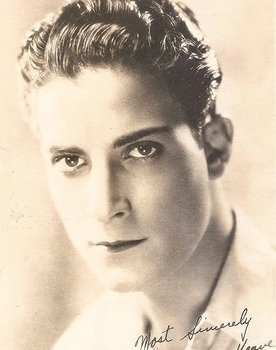Raymond Keane as Prince Hendryx