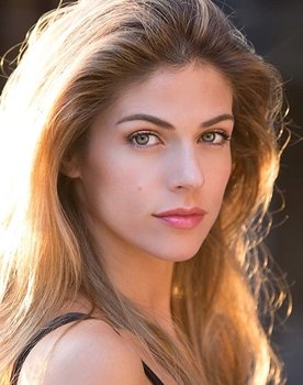 Stephanie Cayo Photo