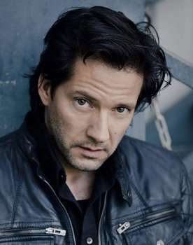 Christof Arnold as Arthur