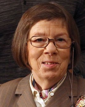 Linda Hunt Photo