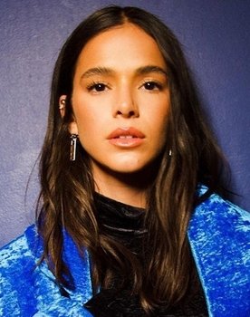 Bruna Marquezine as Beatriz