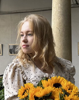 Oksana Tarnavska as Party girl