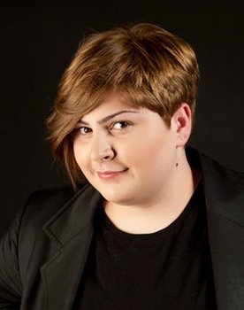 Bala Atabek as Berna