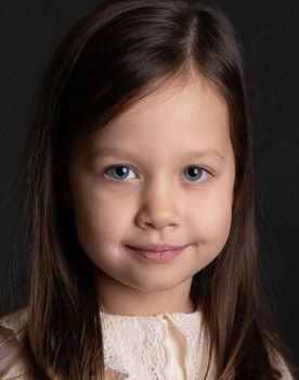 Алёна Григорьева as Девочка в ресторане