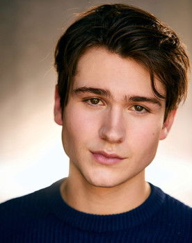 Augustin De Beaumont as Christopher