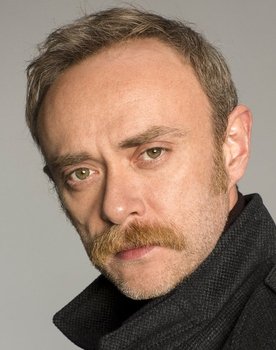 Tansu Biçer as Sabri