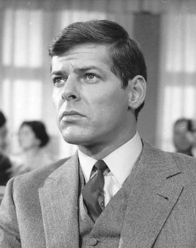 Willy Rathnov as 