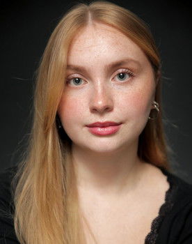 Ellie Daley as Alice