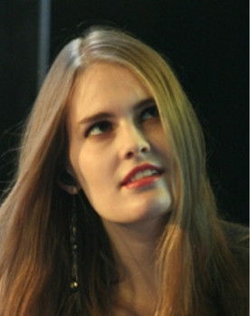 Elianne Anemaat as Cello