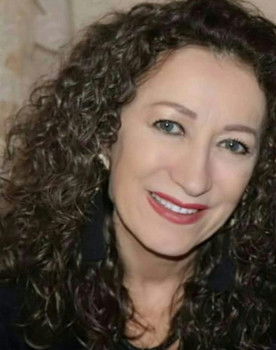 Nadejda Stepanova as Yeva's Mother