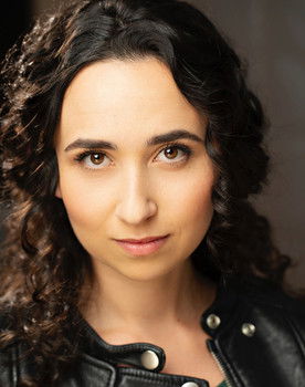 Lisette Glodowski as Seductive Woman