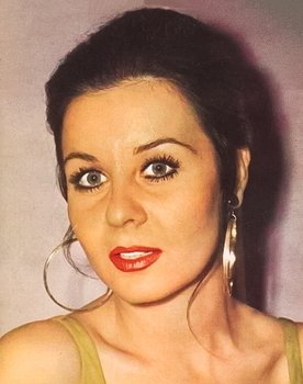 Fatma Girik as Ezo
