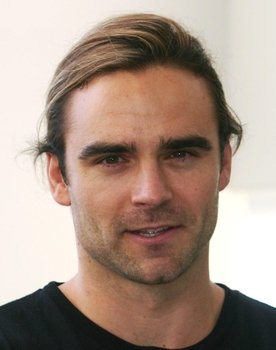 Dustin Clare as Lt. Harry Moffitt