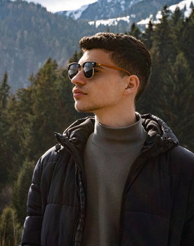 Vicotr Bogdan as Victor