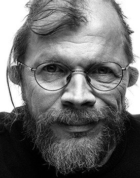 Axel Neumann as Farmer