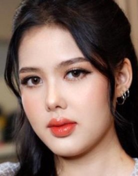 Pimpim Nara Chitrat as Daisy