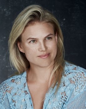 Emilia Vuorisalmi as Jasmin