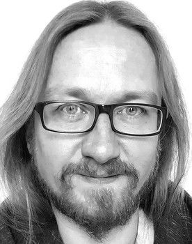 Niels Löffler as bass