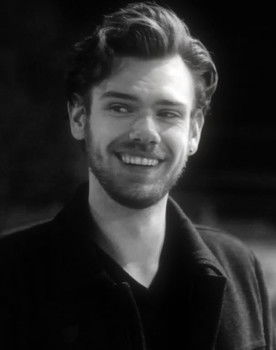 Jackson Lierz as Sean