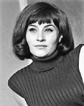 Pilar Clemens as Primera Mujer