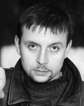 Eduard Styopin as Валера Марков